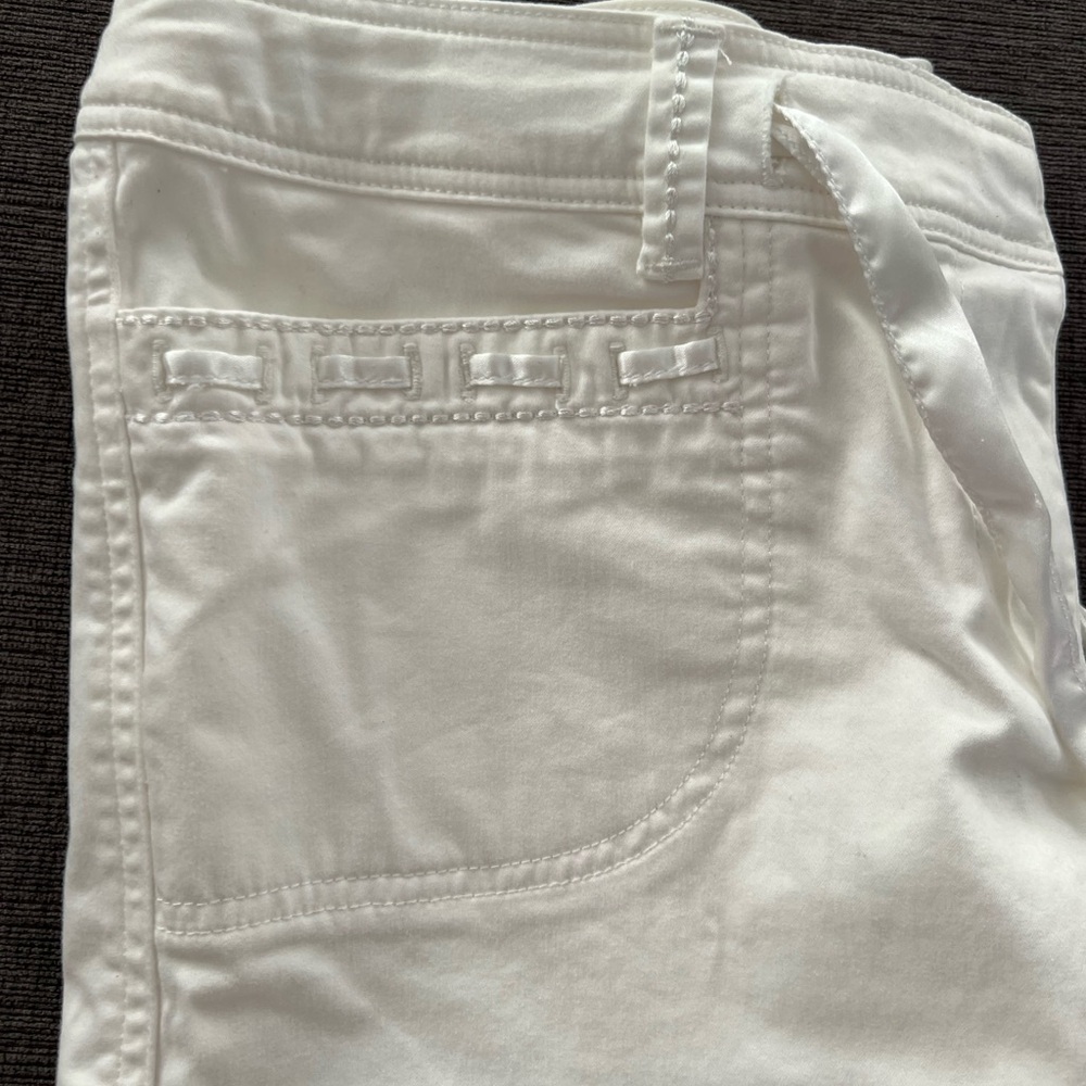 WHBM Bright White Low Rise Capris Crop Pants Sz 4 - Picture 9 of 10